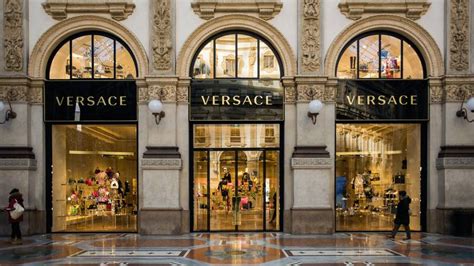 fashion brand marketing versace|Versace Marketing Strategy: Marketing Mix .